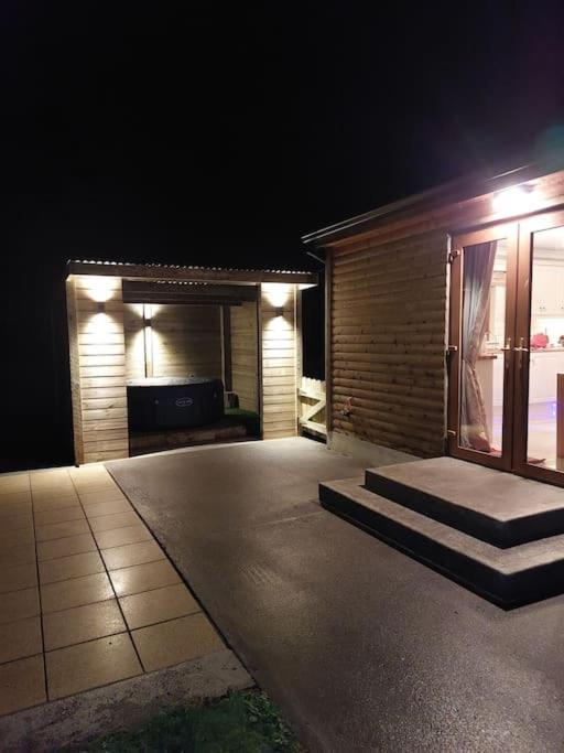 Luxurious Log Cabin With Lay-Z Spa Hot Tub Villa Ballina  Luaran gambar